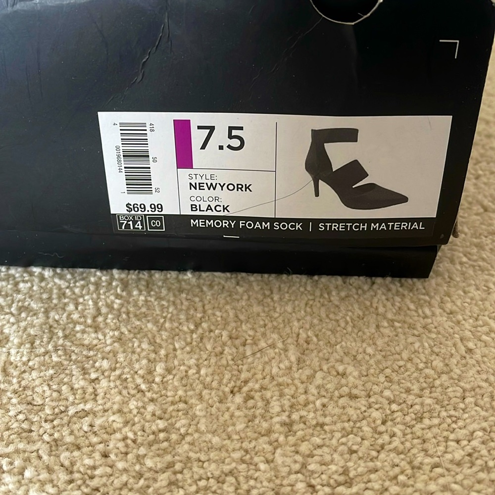 Vera Wang New York black heel
